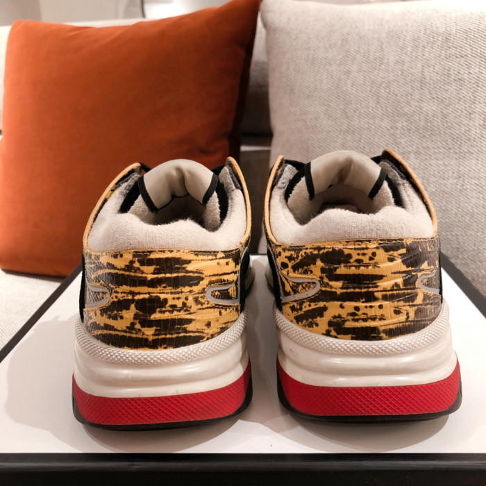 G*u*i mid sneaker